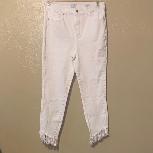 Sofia by Sofia Vergara size 12 White Fringed Cropped Jeans - Picture 1 of 3